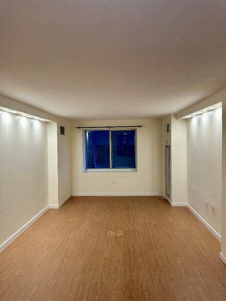 Building Photo - 10 Museum Way