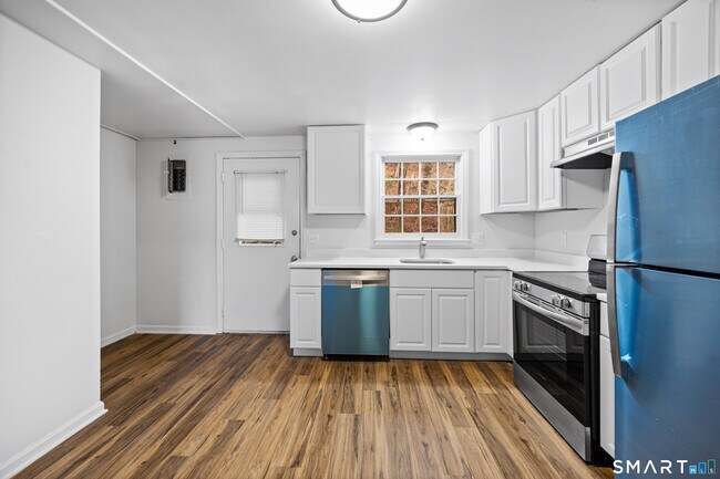 Building Photo - 9 Maple Ave