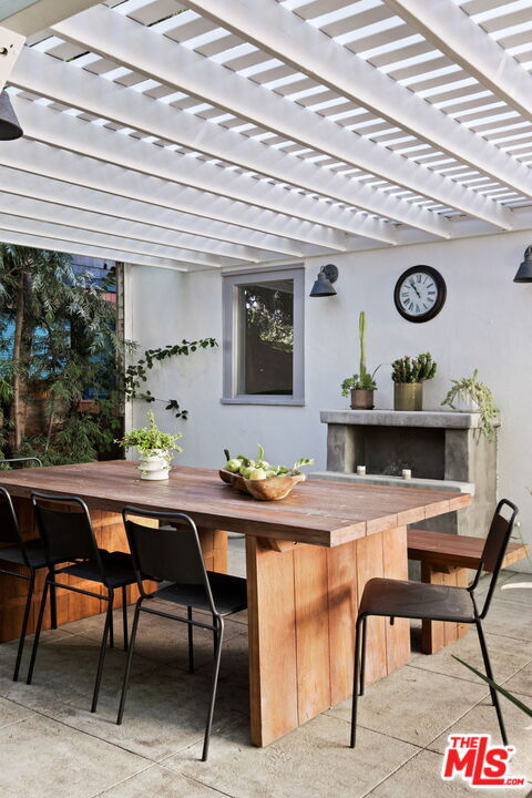 Building Photo - 5850 Foothill Dr