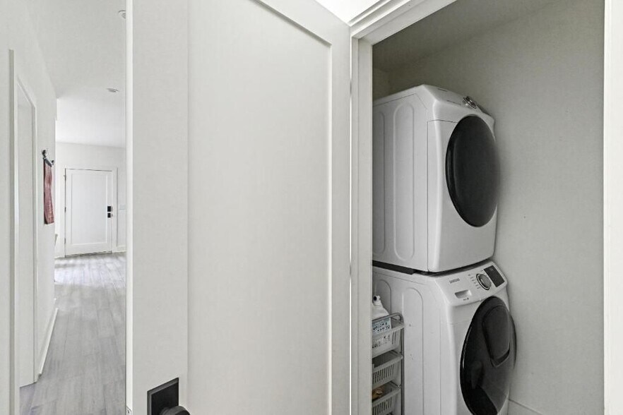 Building Photo - 634 Bonaventure Ave NE