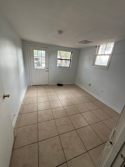 Building Photo - 1316 Woodbine St