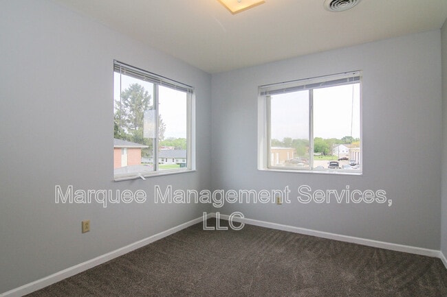Building Photo - 112 Talon Pl