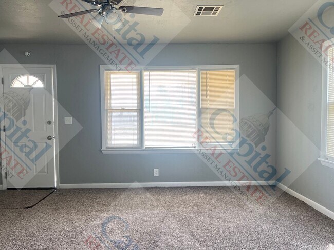 Building Photo - Cozy 2 Bedroom