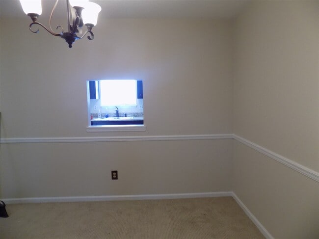 Building Photo - 806 Jamestown Ct