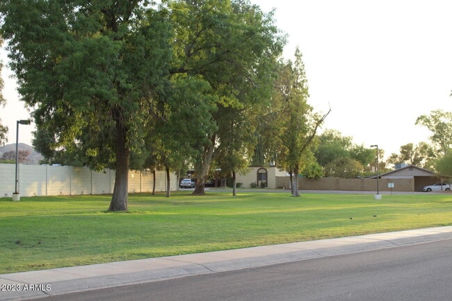 Building Photo - 2306 W Fremont Dr
