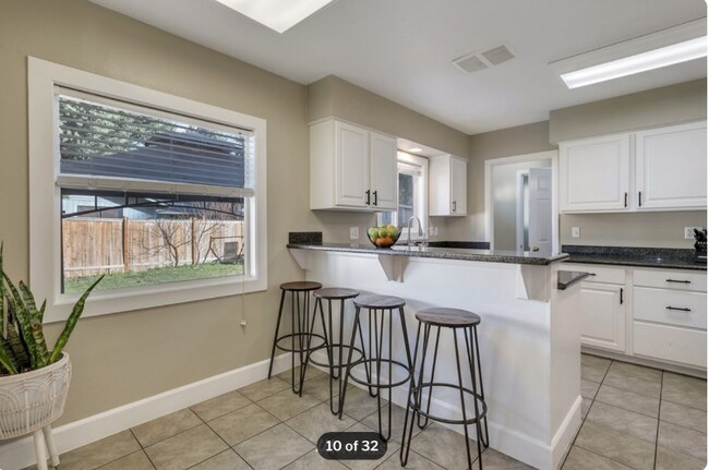 Building Photo - 37110 5th Ave SW