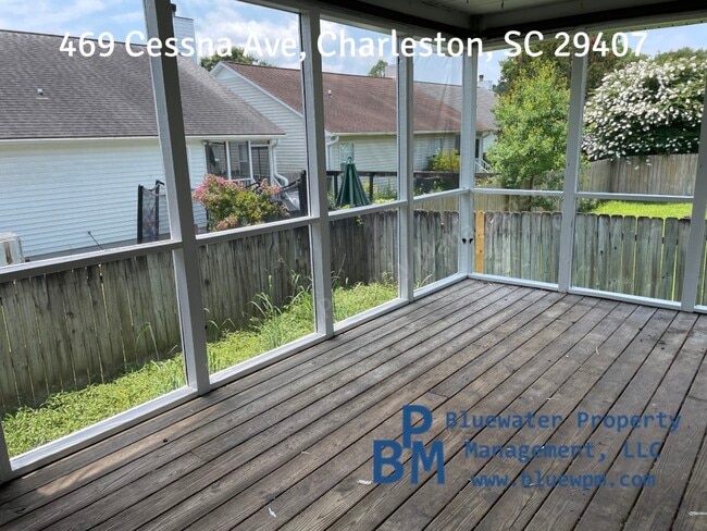 Building Photo - 469 Cessna Ave