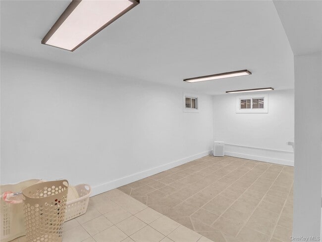 Building Photo - 6 Kenbar Rd