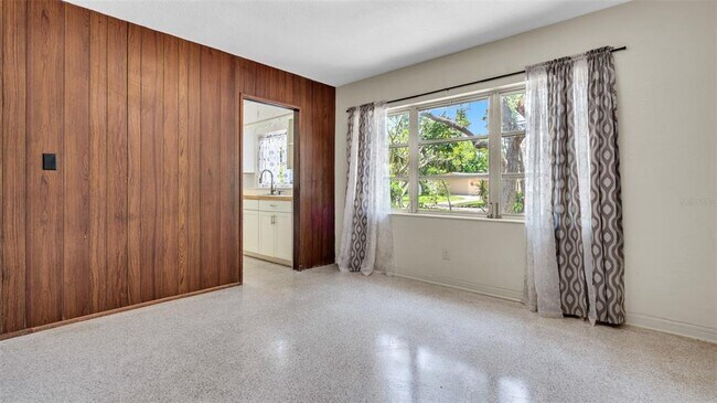 Building Photo - 1209 Alcazar Way S
