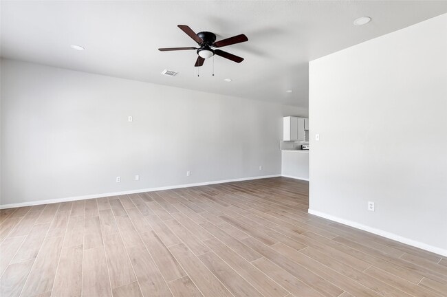 Building Photo - 10445 Wicklowe St