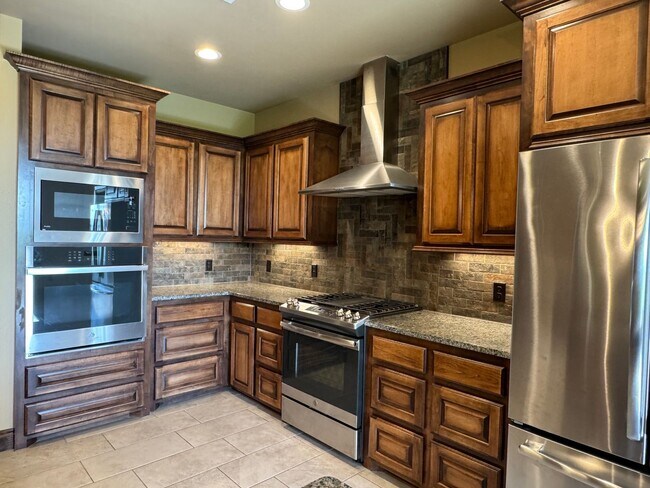 Building Photo - 8294 SE 90th St