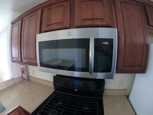 Building Photo - 2121 Quail Hollow Dr