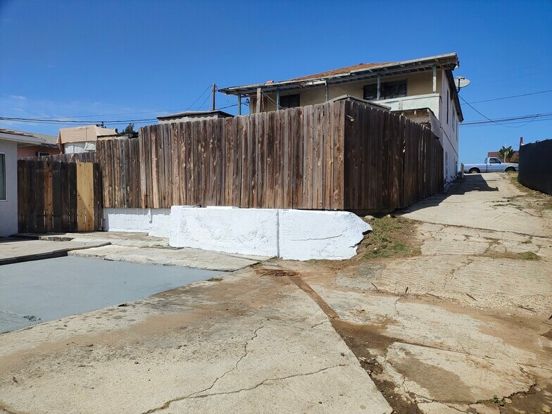Building Photo - 2520 Fenton Pl