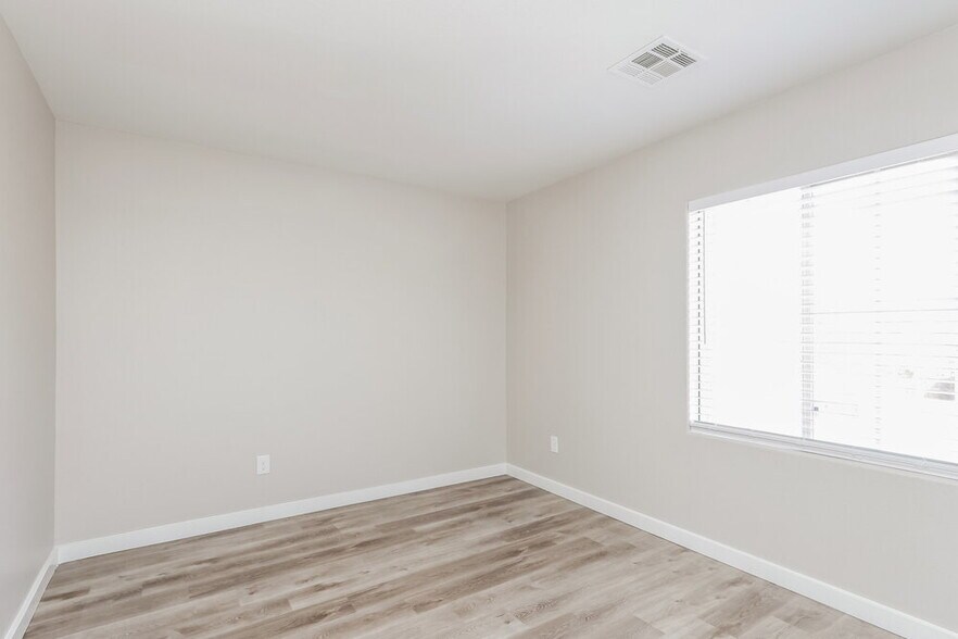 Building Photo - 485 Blue Juniper Ln