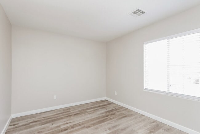 Building Photo - 485 Blue Juniper Ln