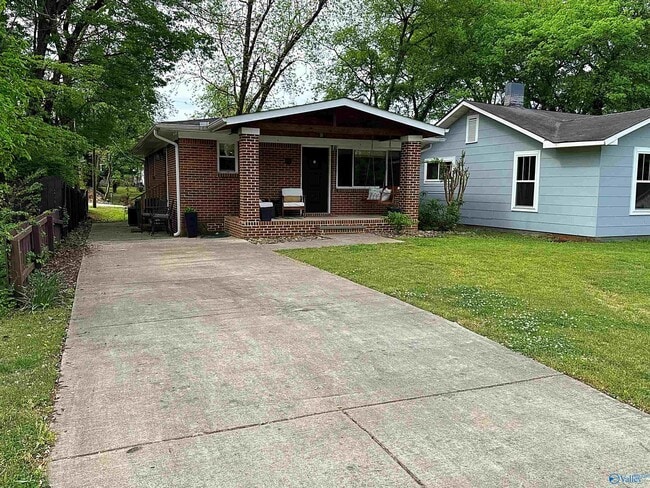 Building Photo - 1612 NE Wellman Ave