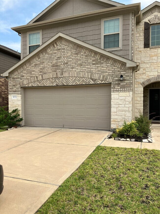 Building Photo - 1028 Laguna Cv Dr