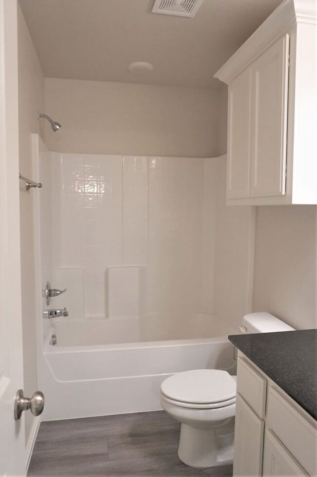 Building Photo - 3 Bed 2 Bath 2 Car Duplex in Chisholm Creek NW OKC