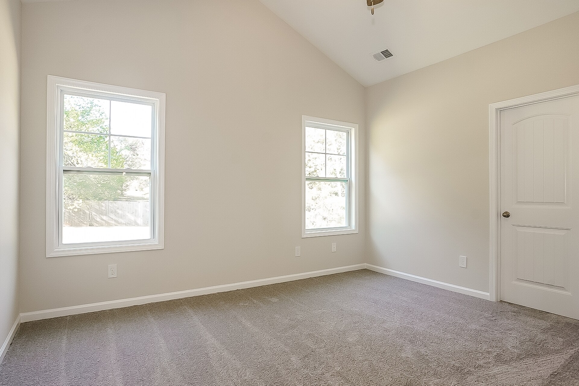 Building Photo - 360 Bainbridge Dr