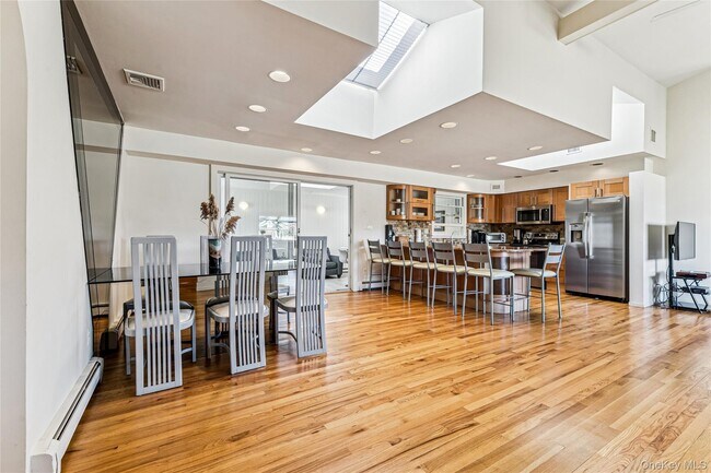 Building Photo - 22 Meadow Ln