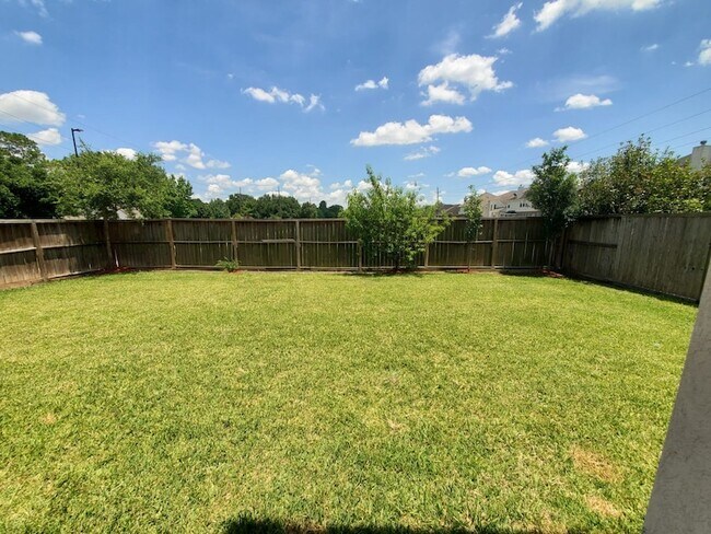 Building Photo - 3715 Aldridge Dr