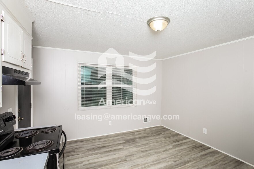 Building Photo - 2409 CoCo Rd