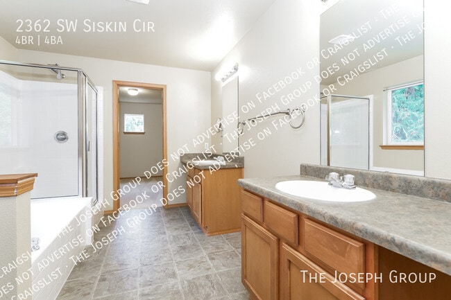 Building Photo - 2362 SW Siskin Cir