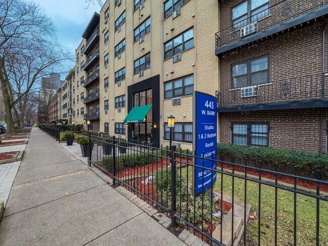 Primary Photo - 448 W Barry Ave
