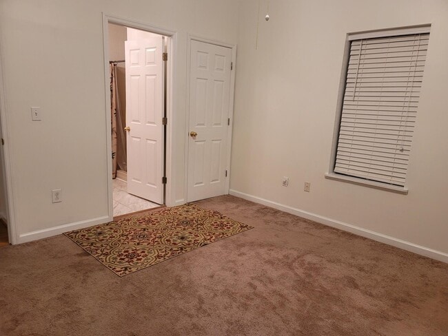 Building Photo - 331 Glenwood Dr