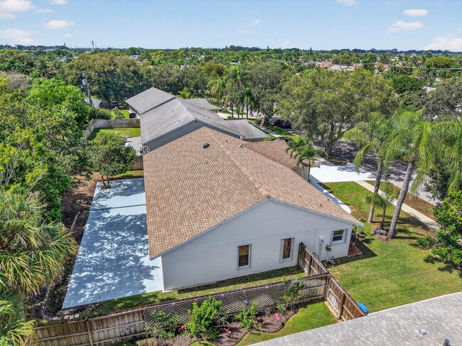 Building Photo - 1002 Julia Heights Dr