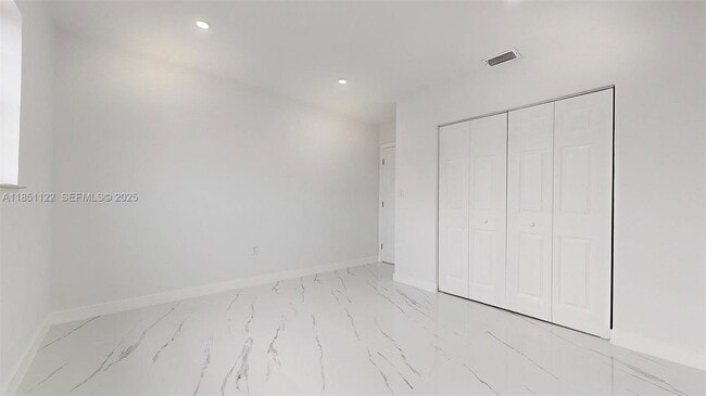 Building Photo - 917 SW 135th Ct