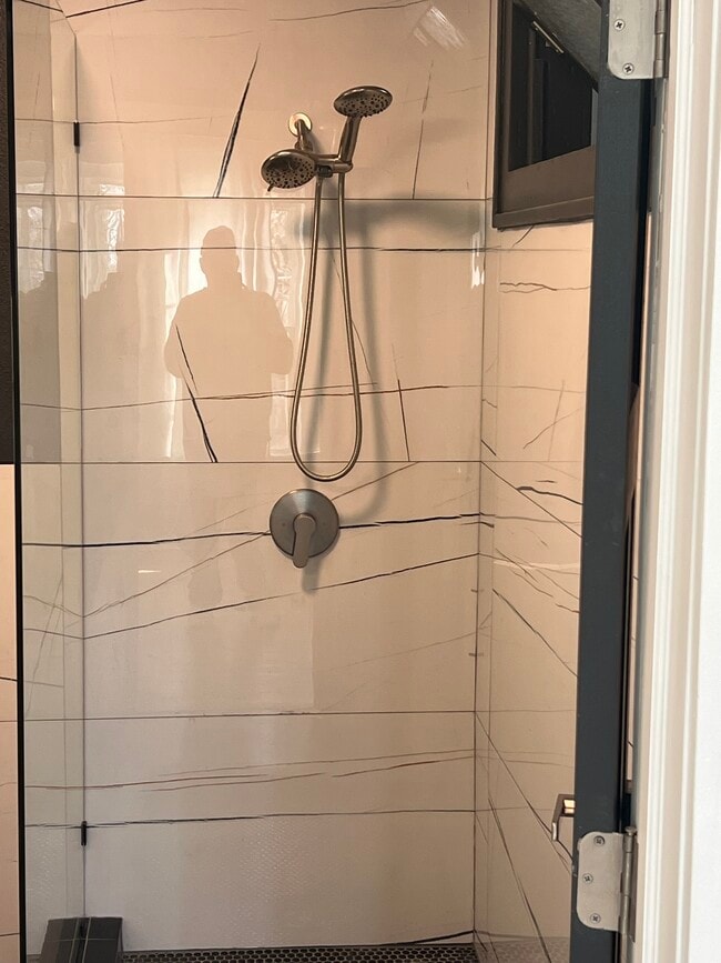 Building Photo - 115 E 12th St