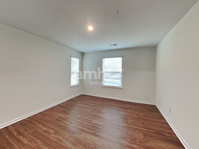 Building Photo - 653 Hamilton Park Dr