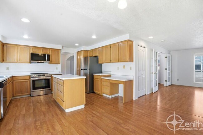 Building Photo - 16101 SE 18th St