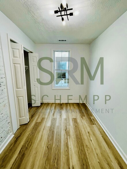 Building Photo - 615 N 32nd St