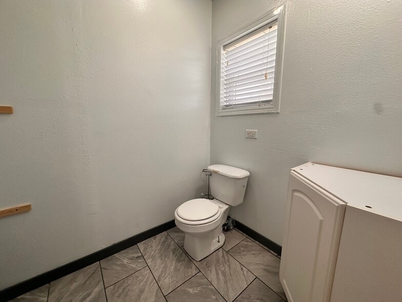 Building Photo - 22 Lapin St