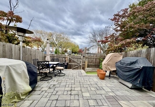 Building Photo - 2109 Jamestown Common