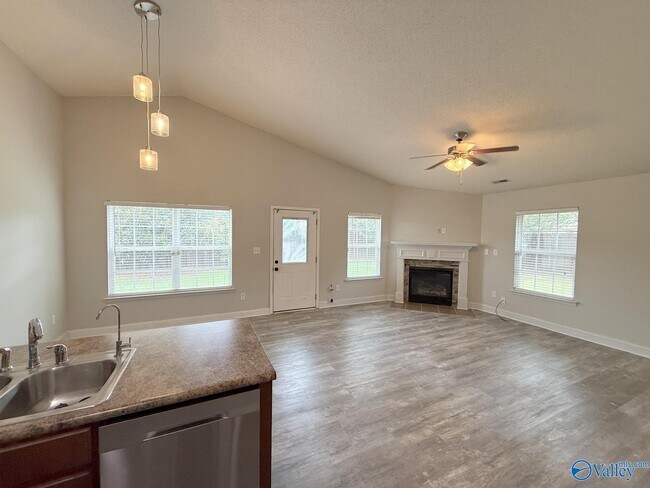 Building Photo - 211 High Green Dr