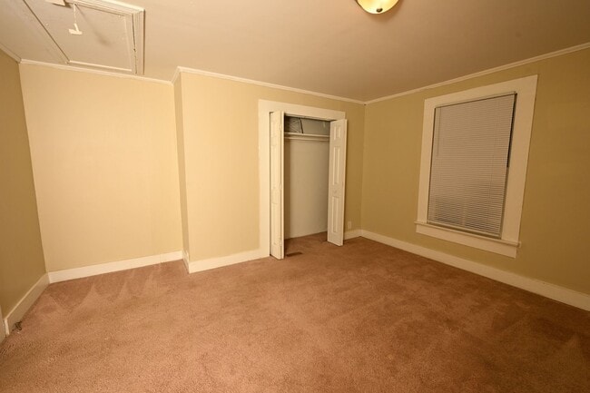 Building Photo - Charming 2BR / 2BA Home with Front Porch & Large Private Yard