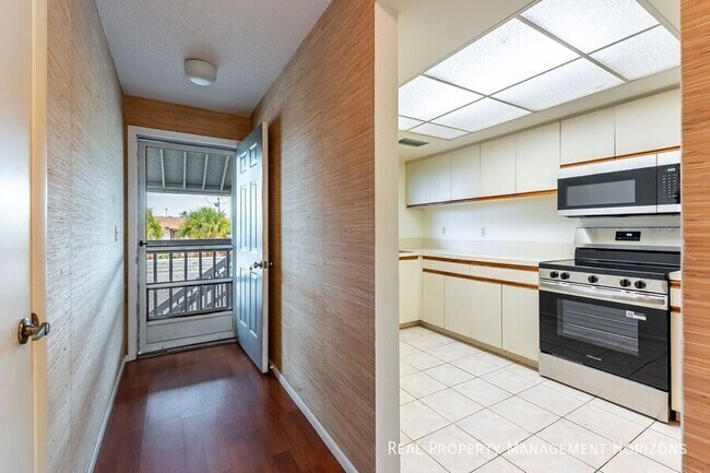Building Photo - 251 Fenwick Dr