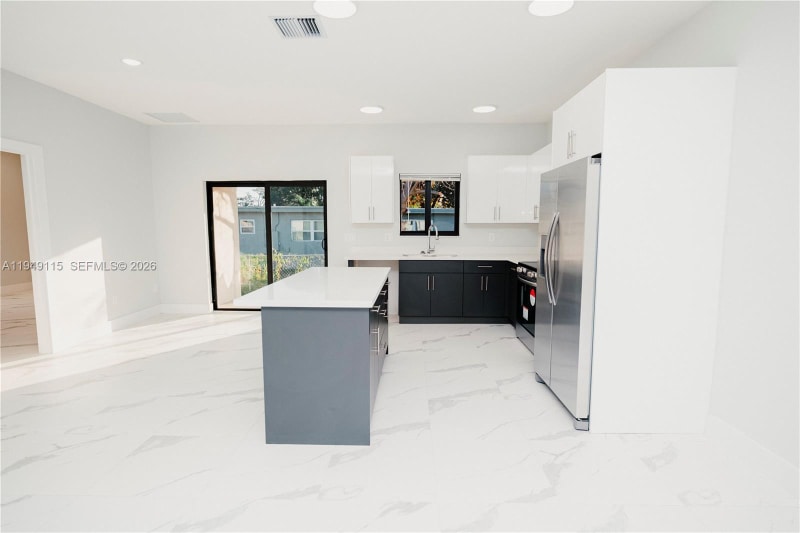 Building Photo - 820 Dr B J McCormick Ave