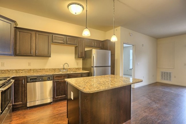 Building Photo - 200 Holly Tree Rd