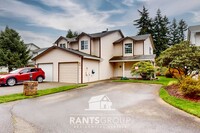 Building Photo - Centrally Located Townhome in Tumwater – L...