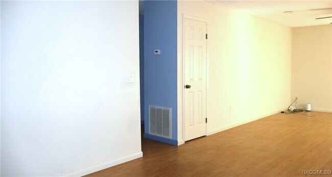 Building Photo - 9601 W Berry Ln