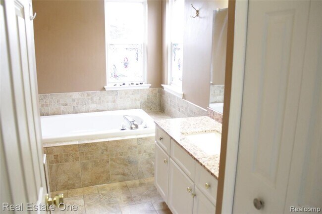 Building Photo - 40690 Bluesprings Ct