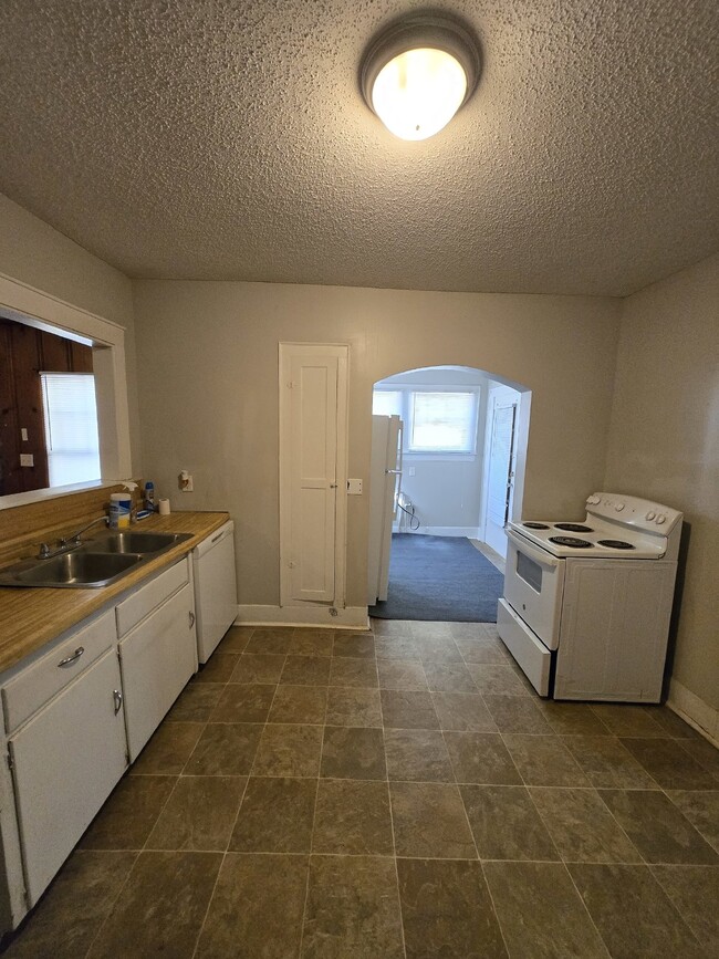 Building Photo - **Move In Special** 3 Bed House with Flex ...