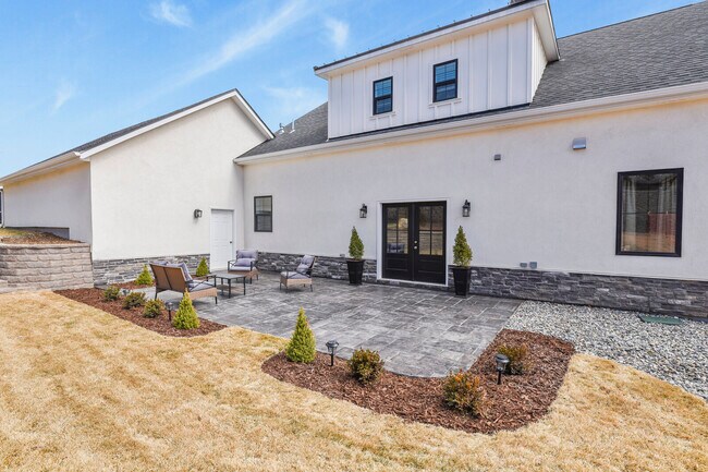 Building Photo - 1950 Mesa Park View