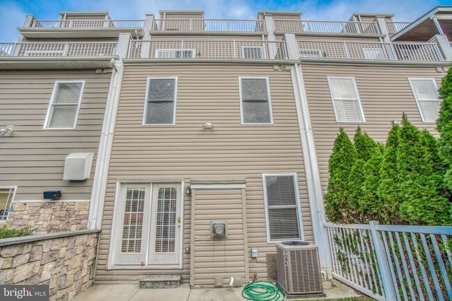 Building Photo - 1320 Race St