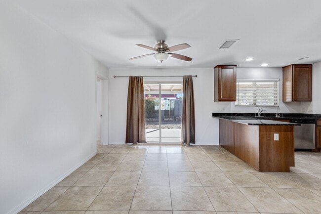 Building Photo - Spacious & Stylish 4/2 – Just  2 Miles fro...