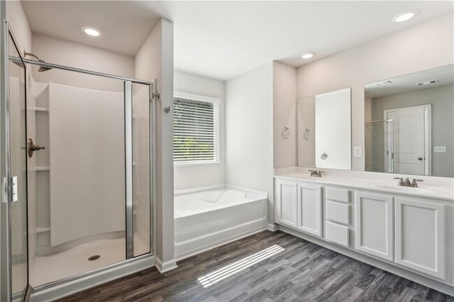 Building Photo - 67 Pointe Pl